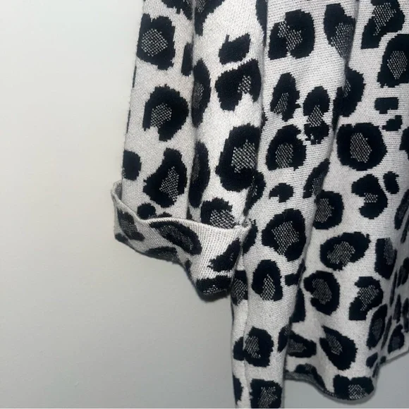 Leopard Print Mock Neck Sweater - Picture 3 of 6